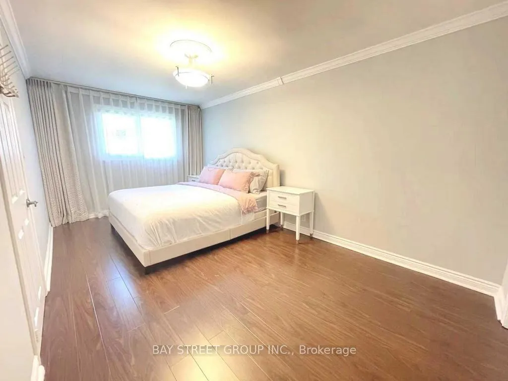 Photo 13 of 31 King Richard Court, Markham, Bullock — HOMEH