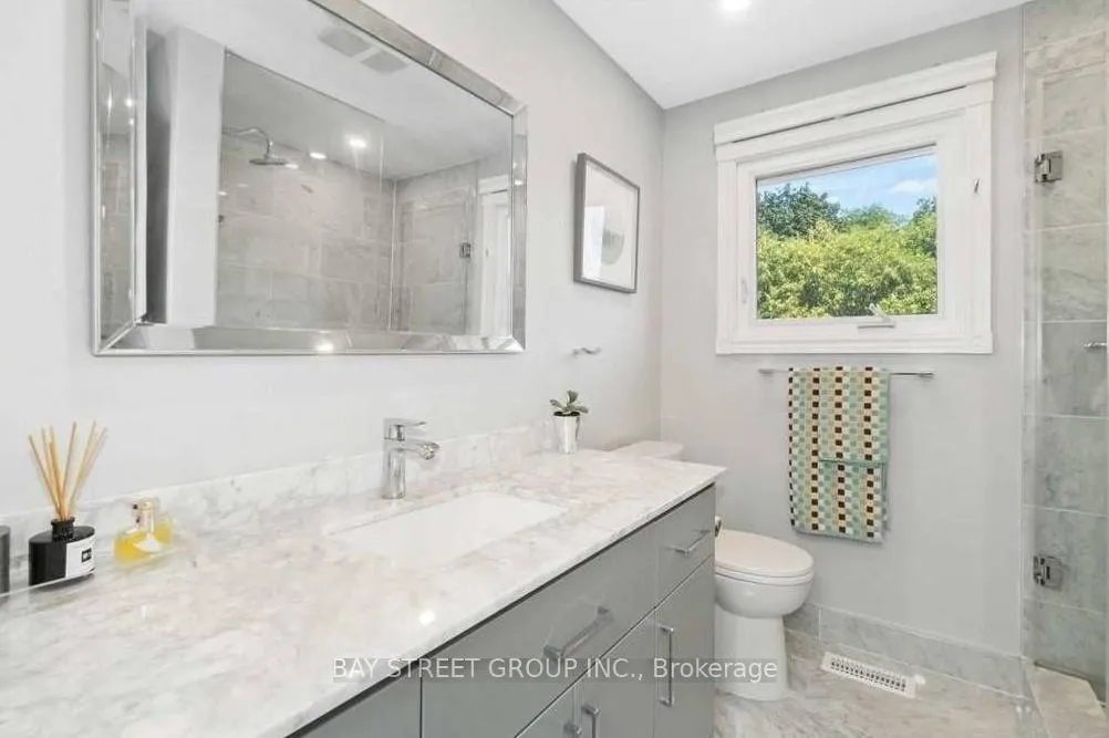 Photo 20 of 31 King Richard Court, Markham, Bullock — HOMEH