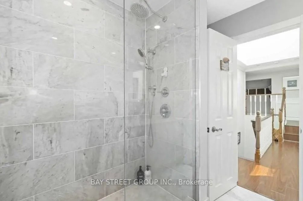 Photo 21 of 31 King Richard Court, Markham, Bullock — HOMEH