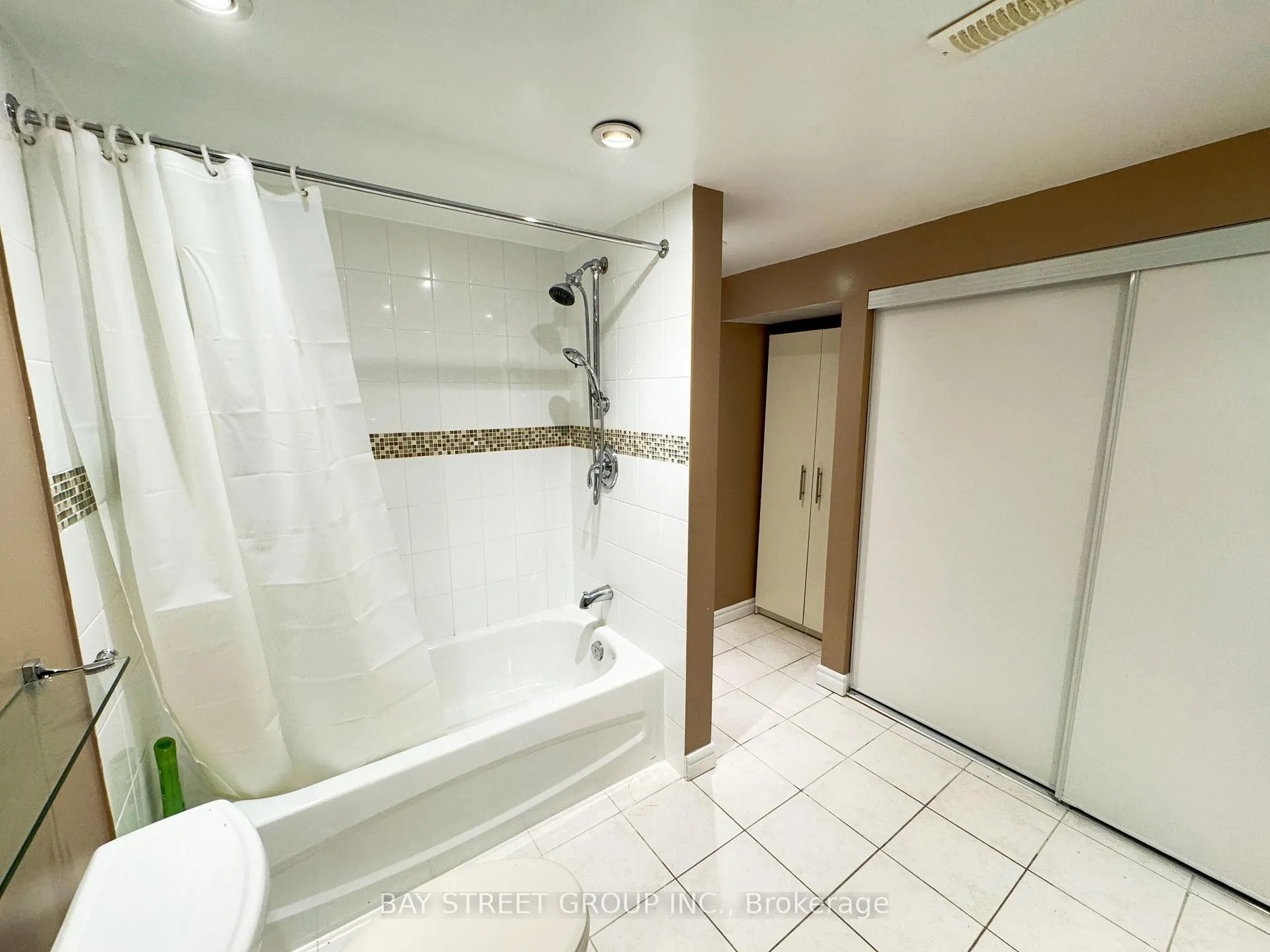 Photo 28 of 31 King Richard Court, Markham, Bullock — HOMEH