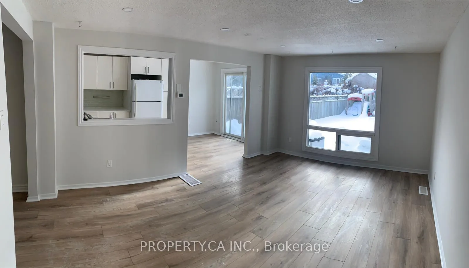 Photo 3 of 58 Scott Crescent, Barrie, 400 North — HOMEH