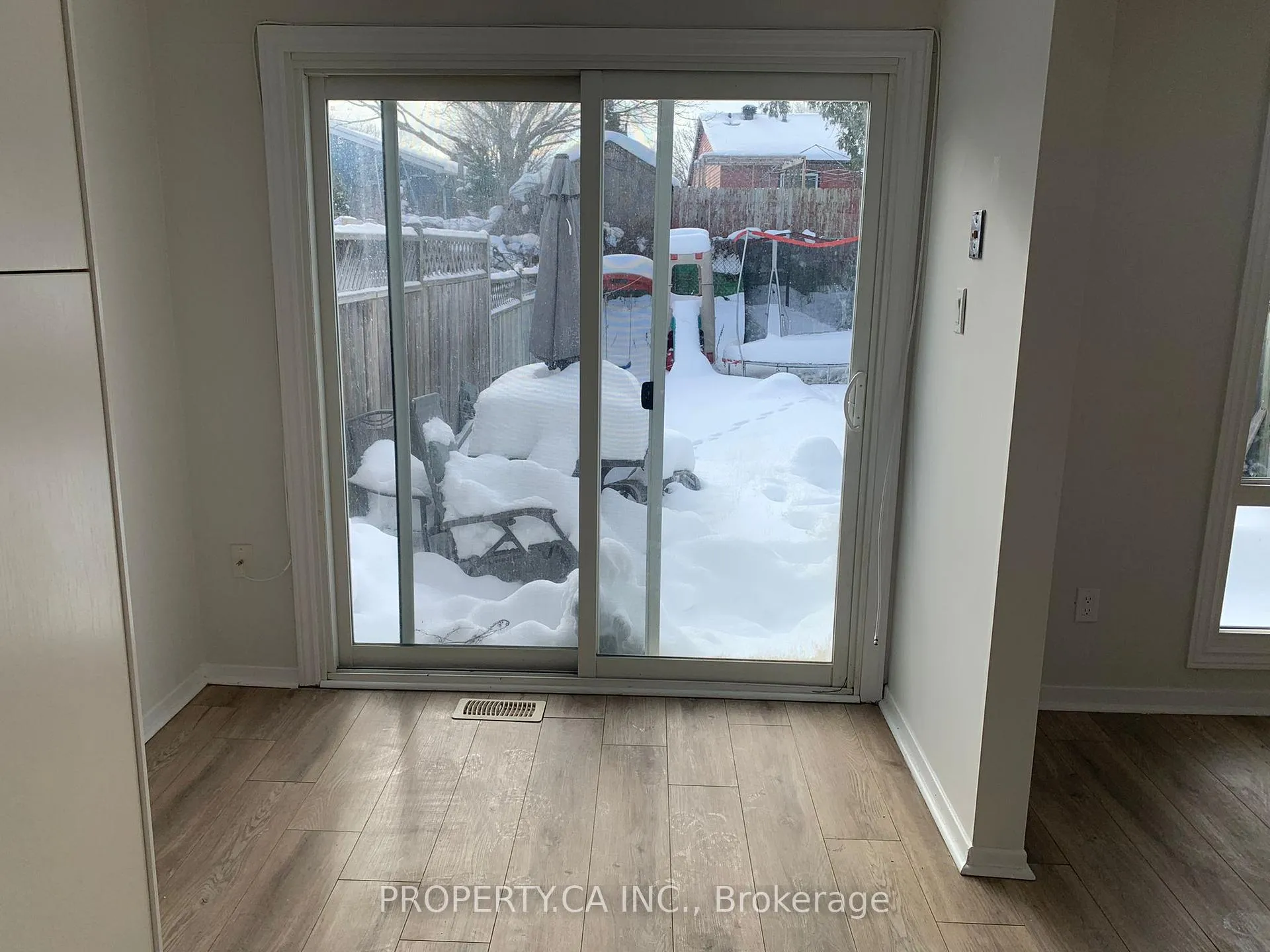 Photo 5 of 58 Scott Crescent, Barrie, 400 North — HOMEH