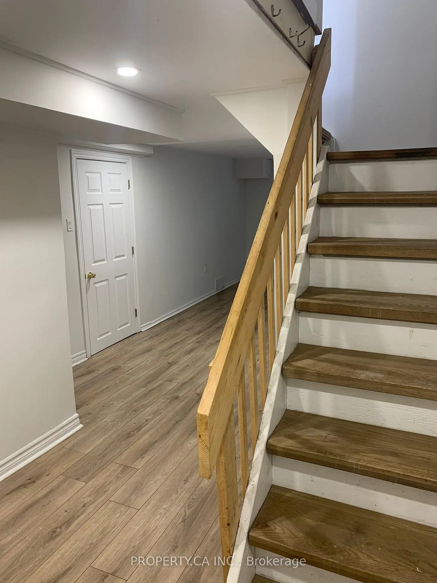 Photo 12 of 58 Scott Crescent, Barrie, 400 North — HOMEH