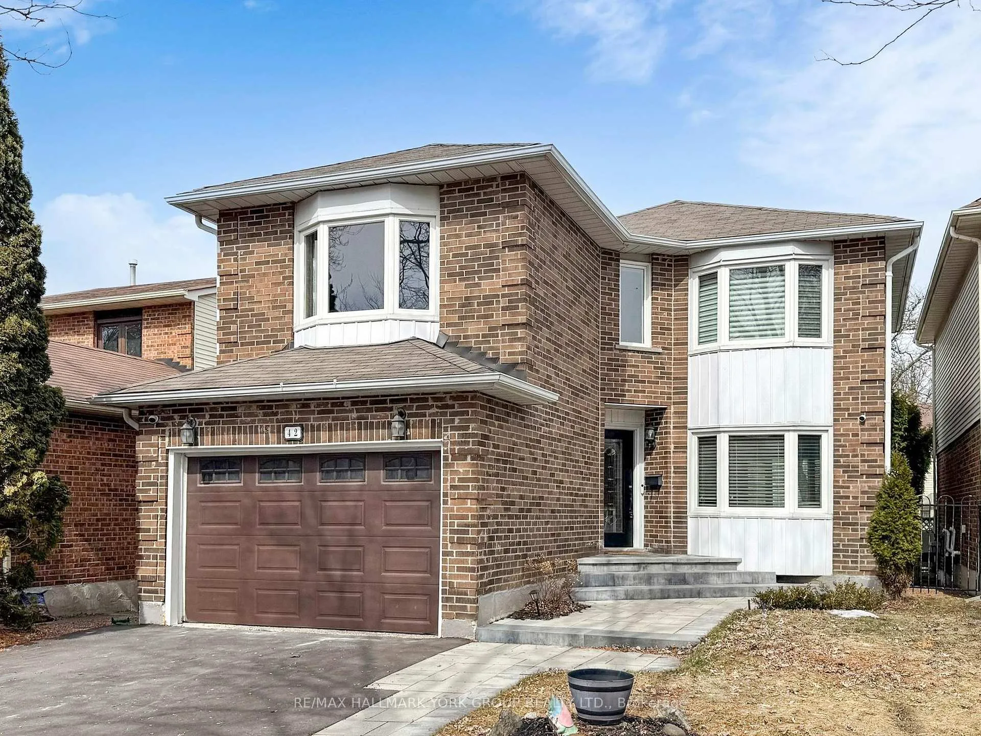 Photo 1 of 42 Buchanan Crescent, Aurora, Aurora Village — HOMEH