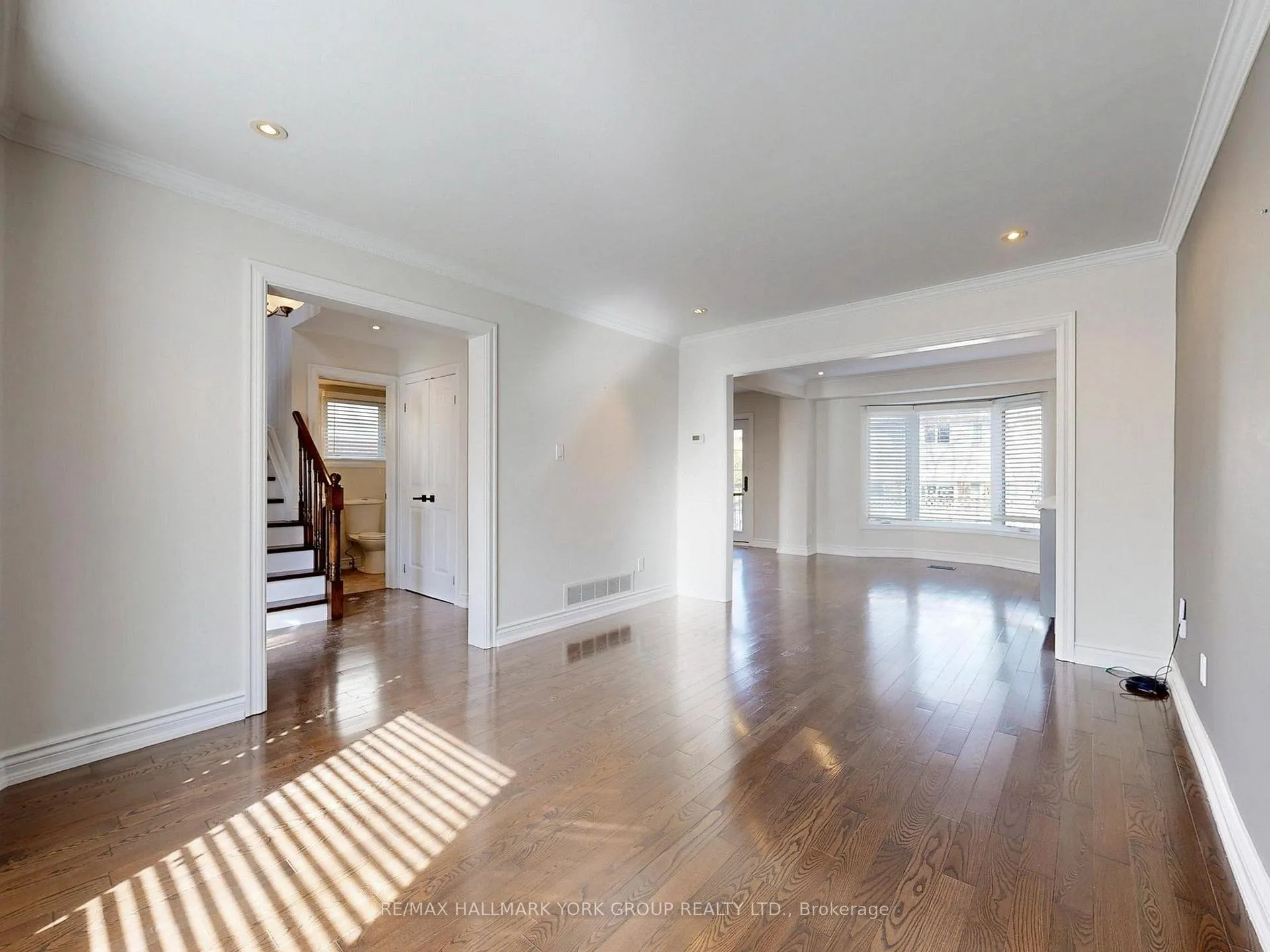 Photo 6 of 42 Buchanan Crescent, Aurora, Aurora Village — HOMEH