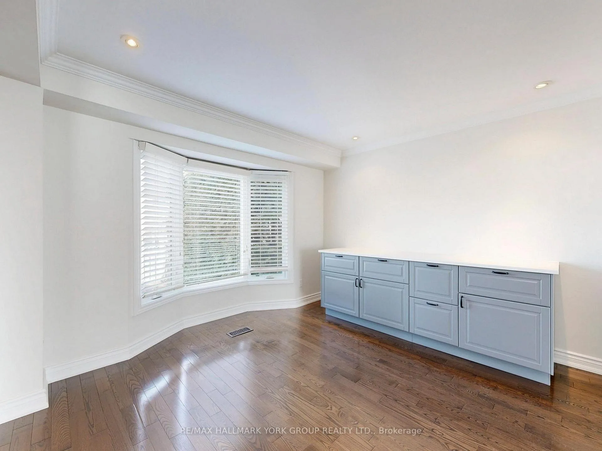 Photo 8 of 42 Buchanan Crescent, Aurora, Aurora Village — HOMEH