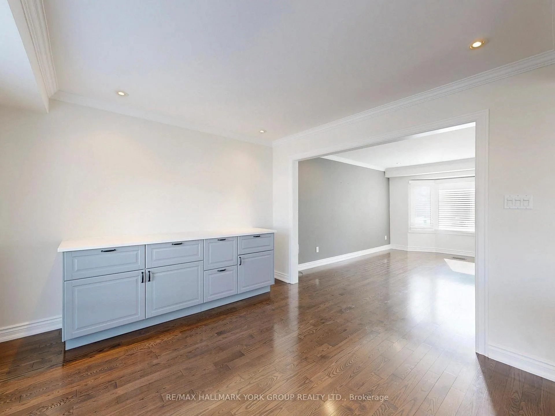 Photo 9 of 42 Buchanan Crescent, Aurora, Aurora Village — HOMEH