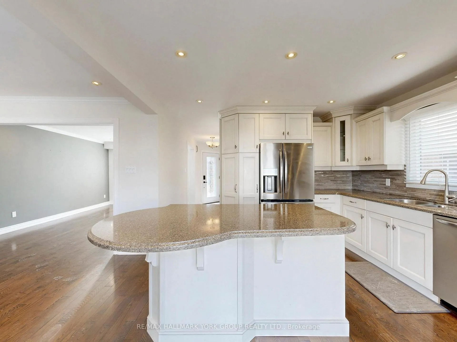 Photo 10 of 42 Buchanan Crescent, Aurora, Aurora Village — HOMEH