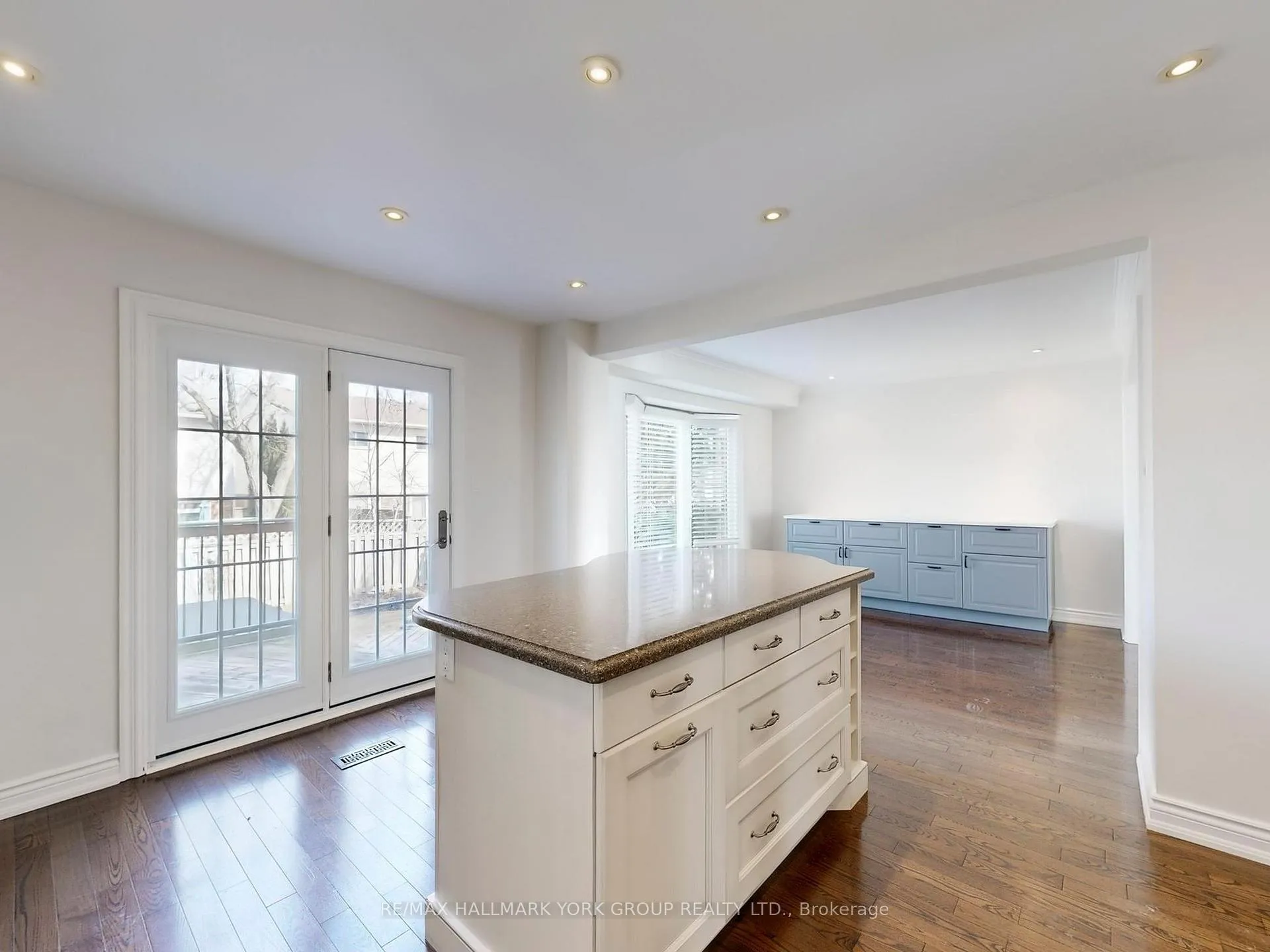 Photo 12 of 42 Buchanan Crescent, Aurora, Aurora Village — HOMEH