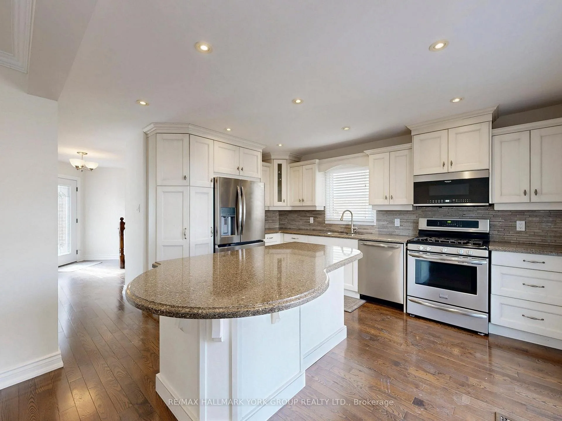Photo 15 of 42 Buchanan Crescent, Aurora, Aurora Village — HOMEH
