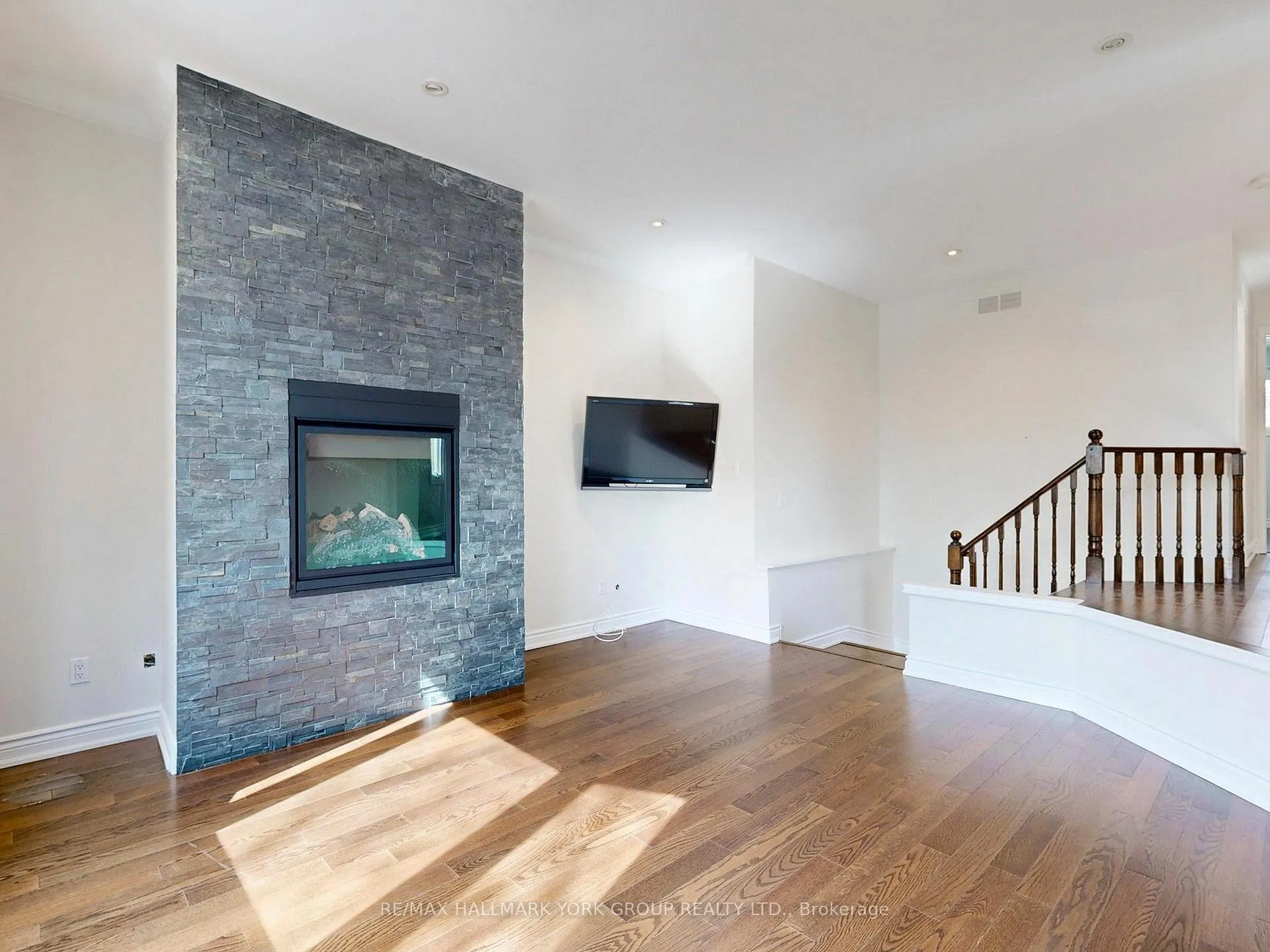 Photo 20 of 42 Buchanan Crescent, Aurora, Aurora Village — HOMEH