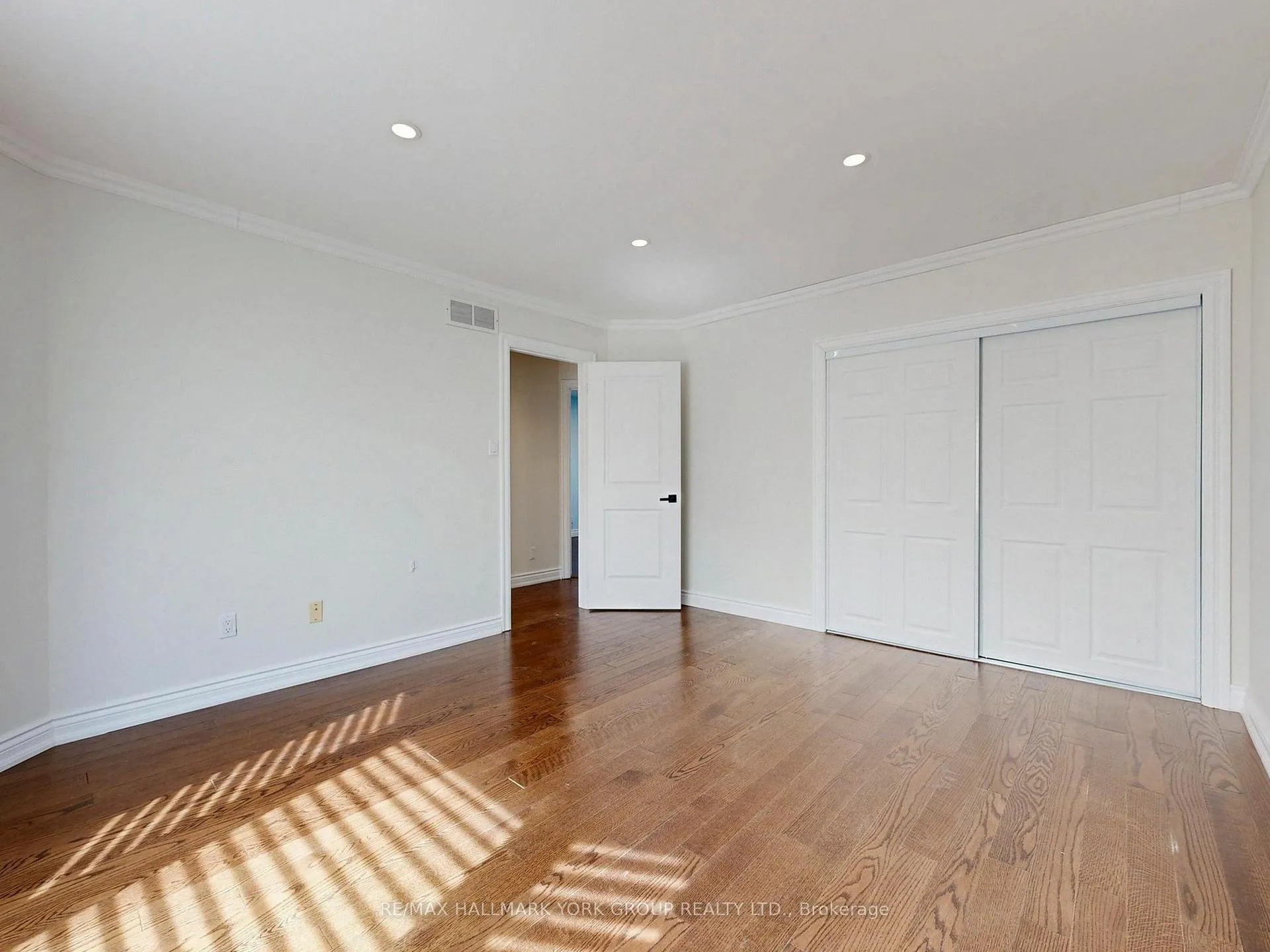 Photo 22 of 42 Buchanan Crescent, Aurora, Aurora Village — HOMEH