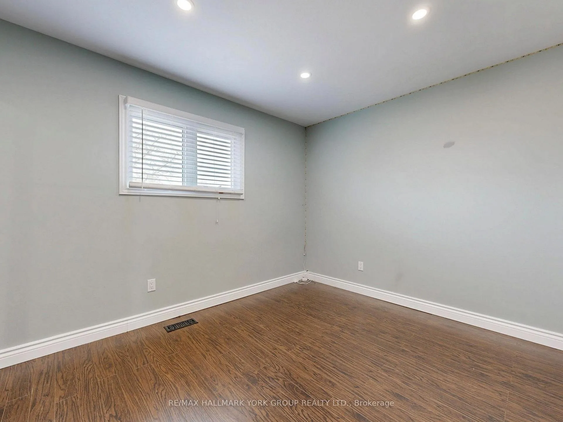 Photo 25 of 42 Buchanan Crescent, Aurora, Aurora Village — HOMEH