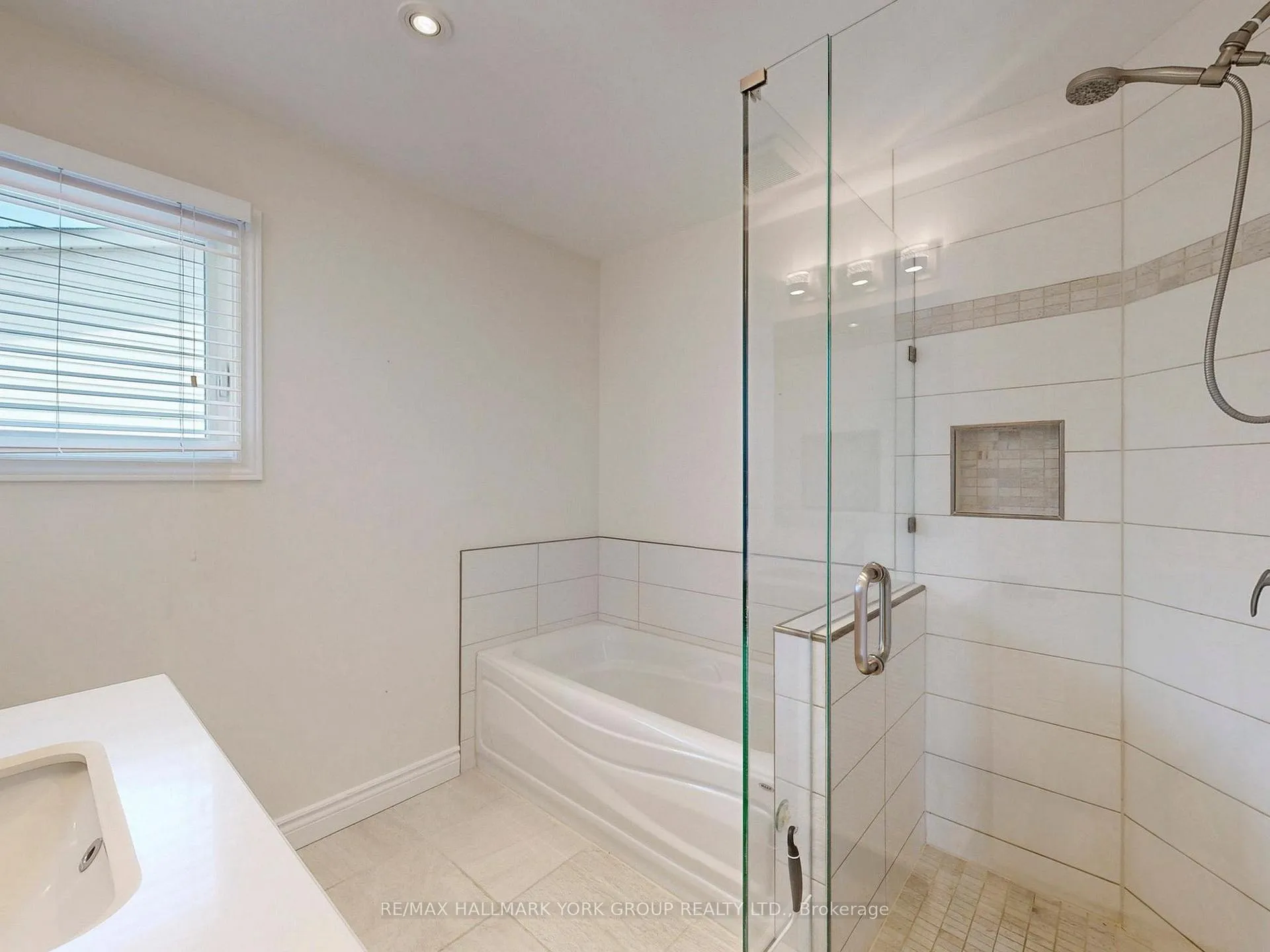Photo 29 of 42 Buchanan Crescent, Aurora, Aurora Village — HOMEH