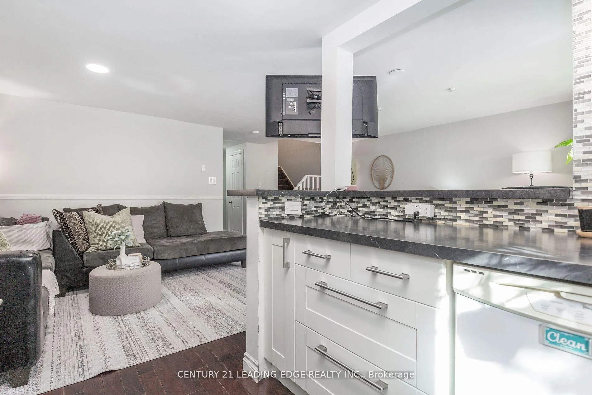 Photo 6 of 14 Quail Crescent, Barrie, Ardagh — HOMEH