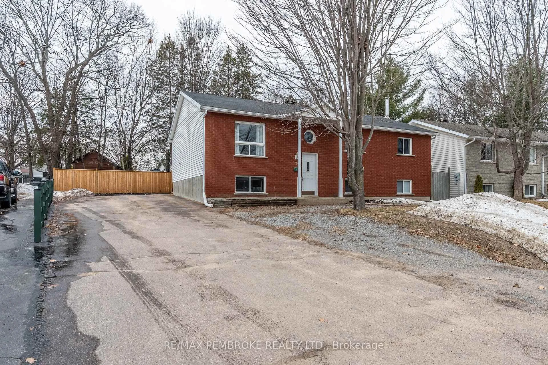 Photo 1 of 24 Earl Street, Petawawa — HOMEH