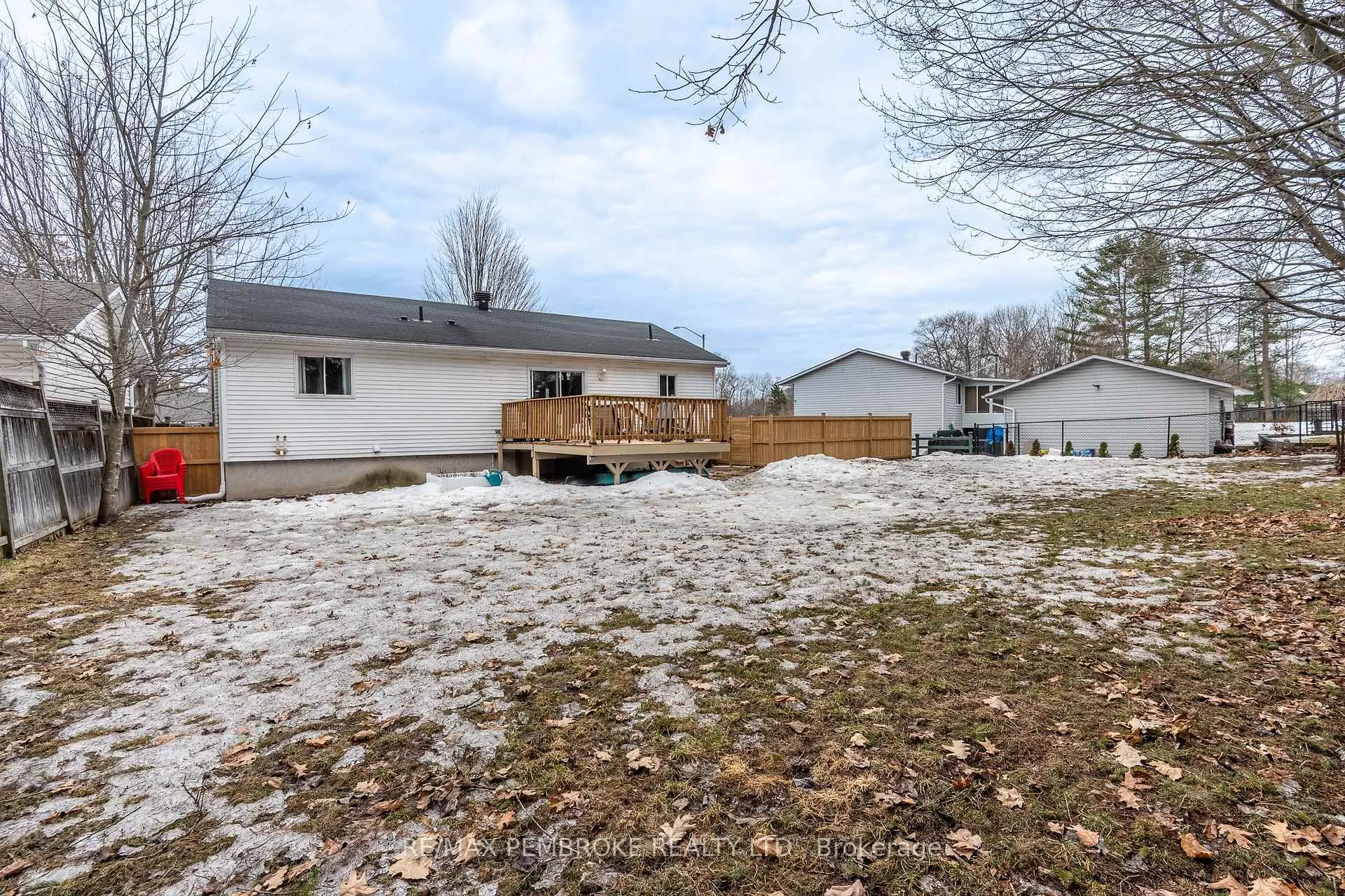 Photo 5 of 24 Earl Street, Petawawa — HOMEH
