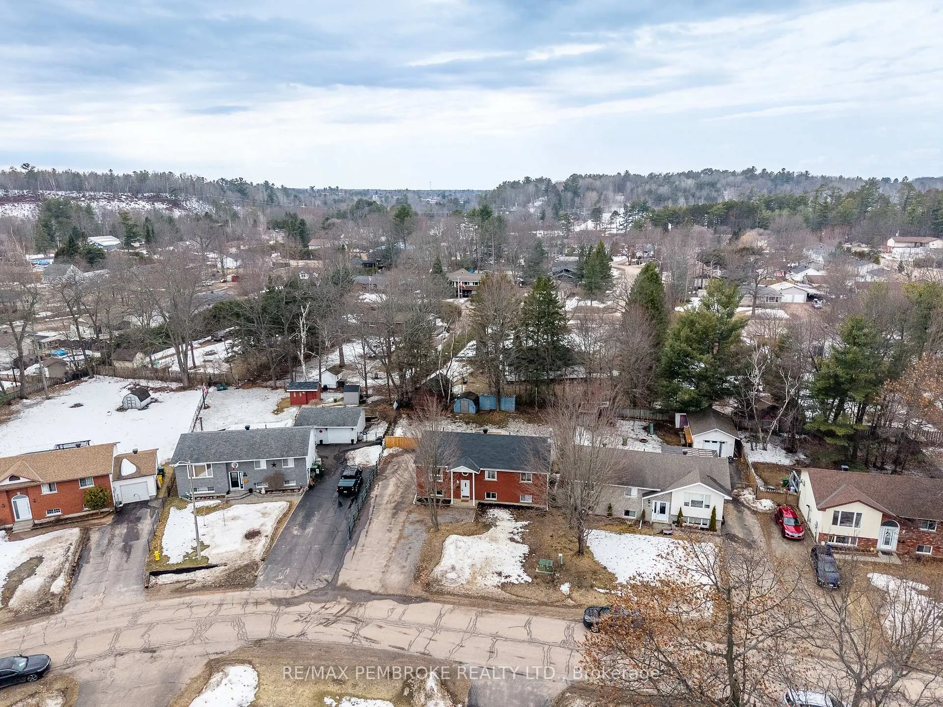 Photo 8 of 24 Earl Street, Petawawa — HOMEH