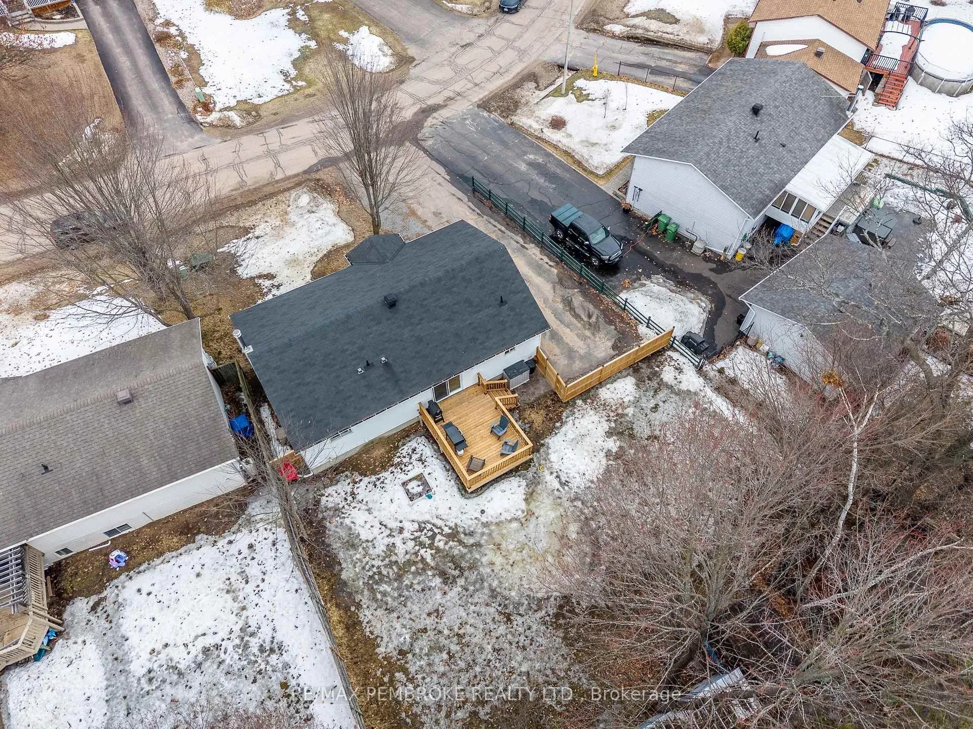 Photo 9 of 24 Earl Street, Petawawa — HOMEH