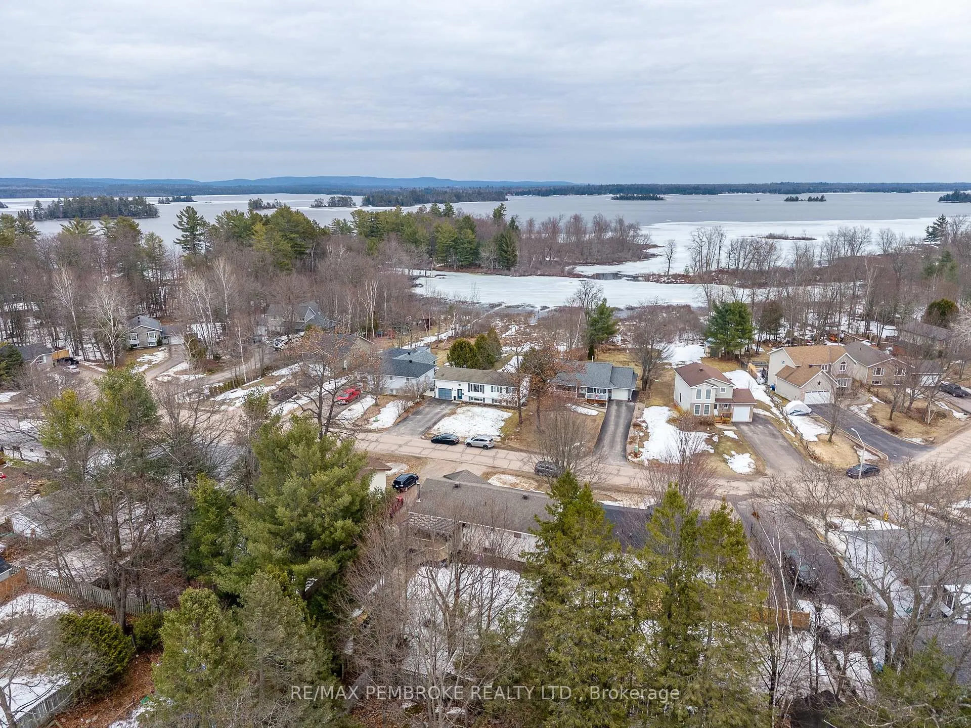 Photo 10 of 24 Earl Street, Petawawa — HOMEH