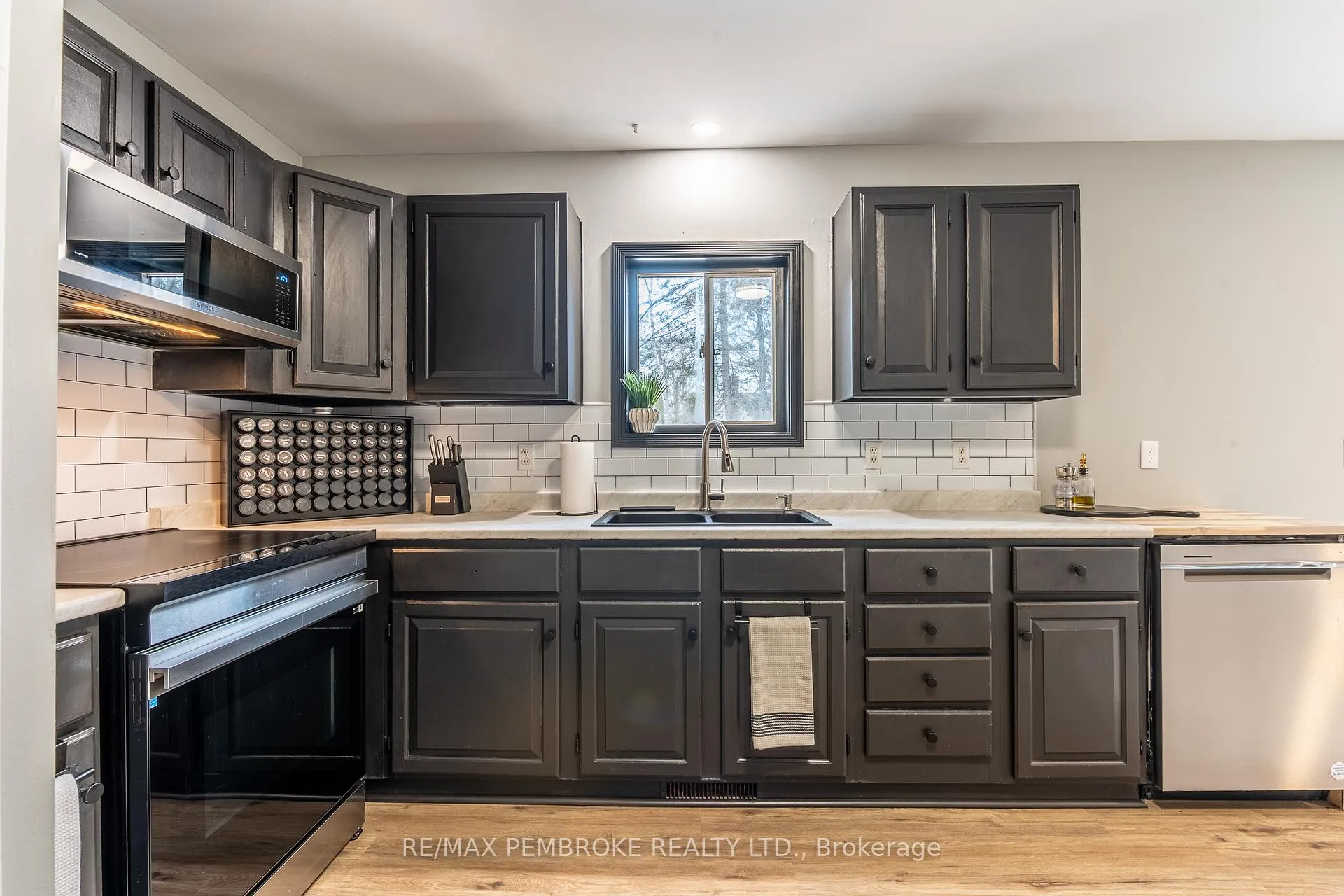 Photo 20 of 24 Earl Street, Petawawa — HOMEH