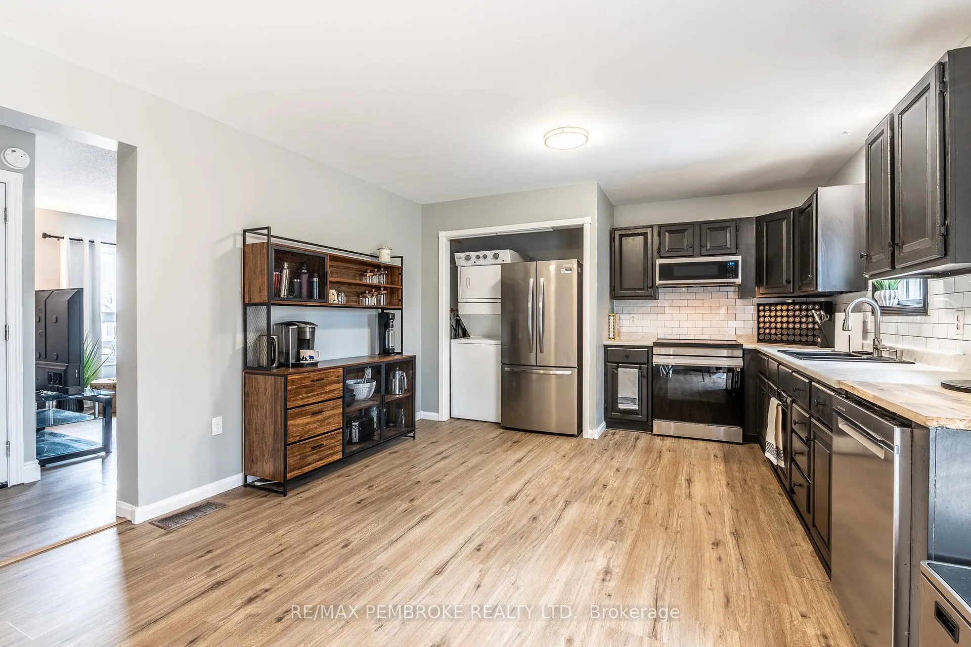 Photo 21 of 24 Earl Street, Petawawa — HOMEH