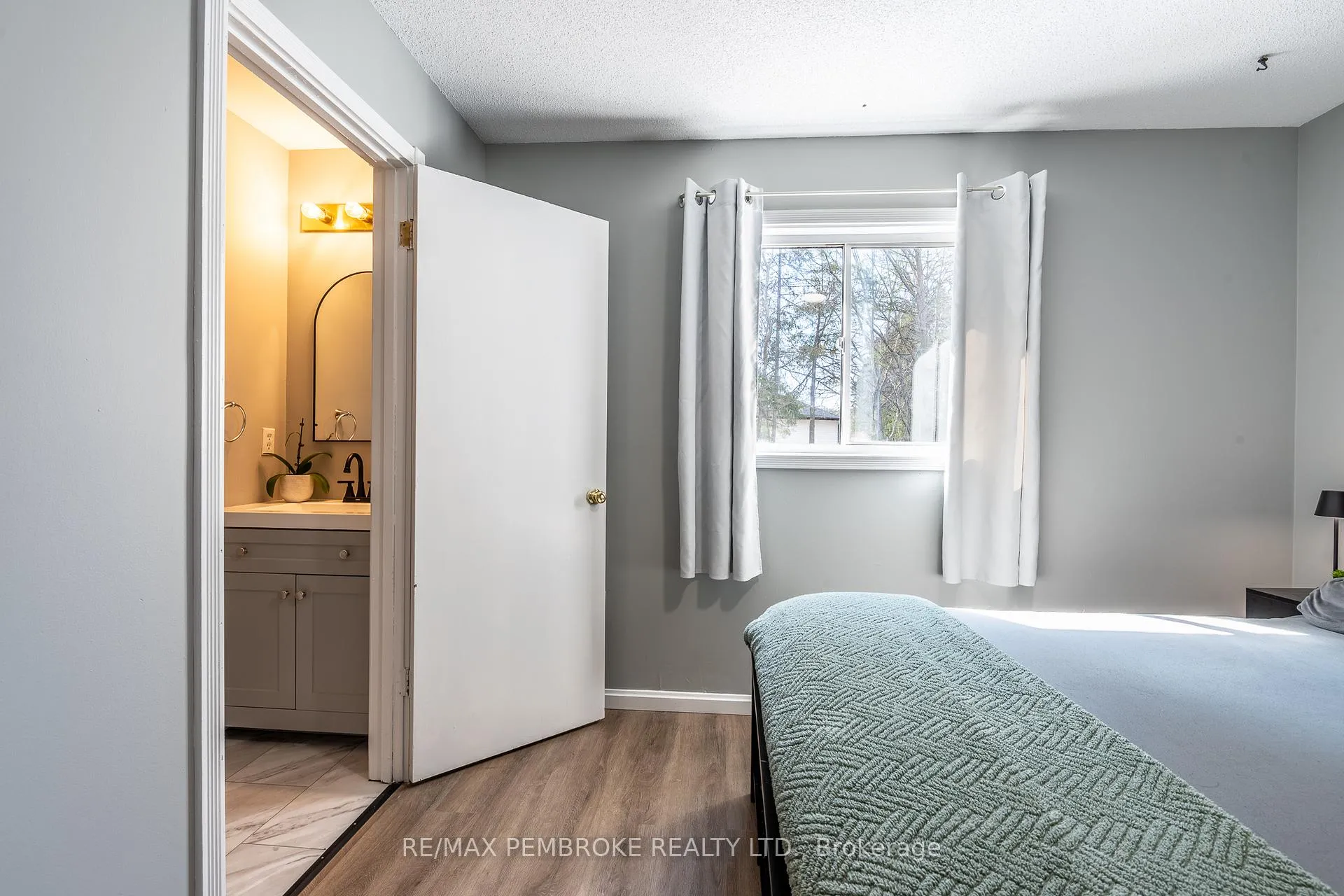 Photo 31 of 24 Earl Street, Petawawa — HOMEH