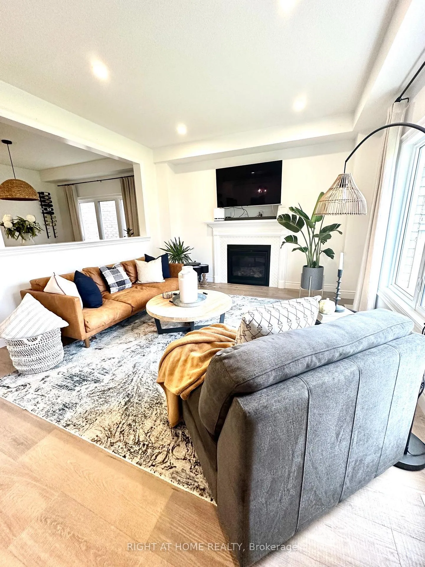 Photo 2 of 1536 Dunedin Crescent, Oshawa, Taunton — HOMEH