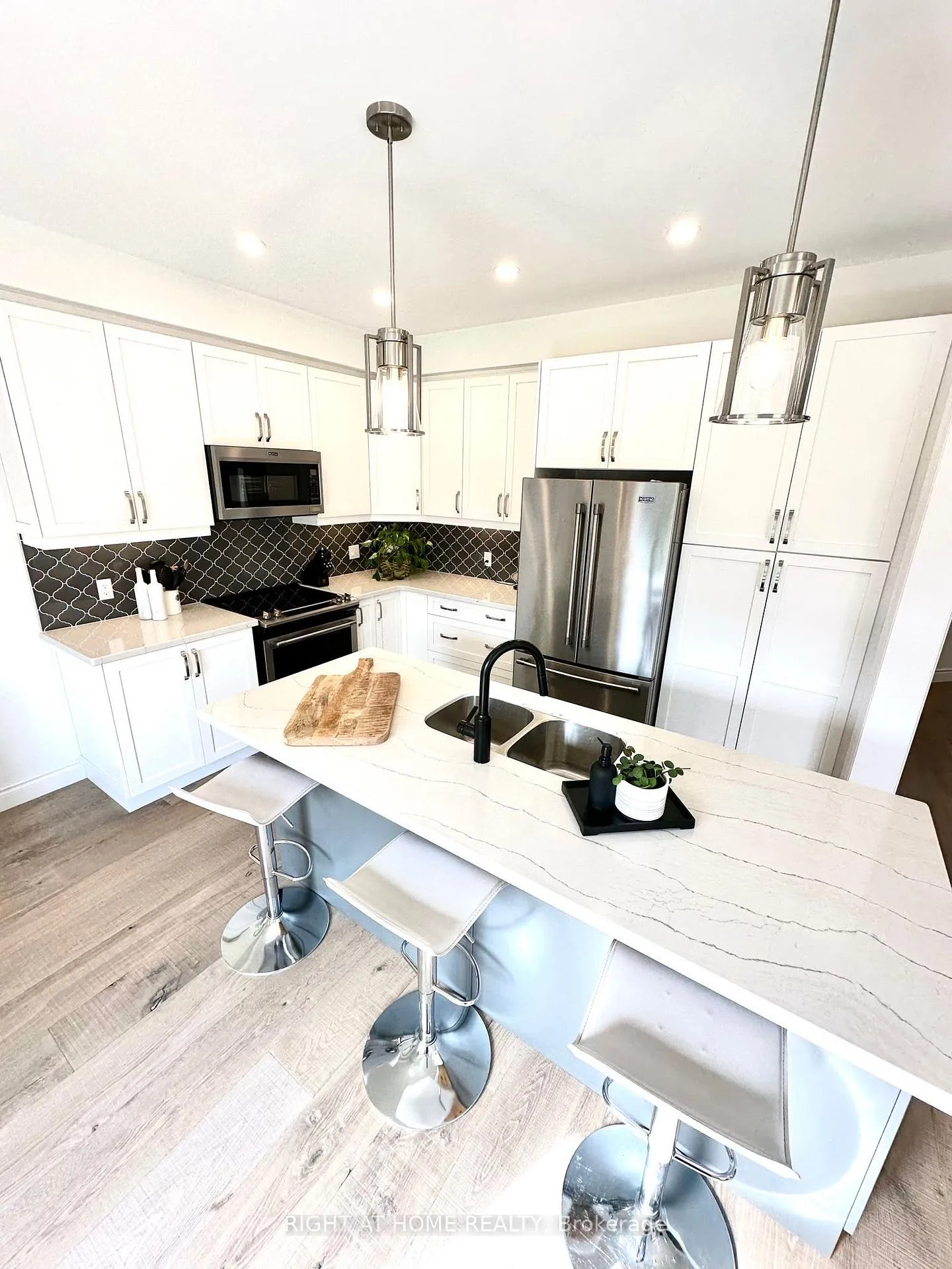 Photo 5 of 1536 Dunedin Crescent, Oshawa, Taunton — HOMEH