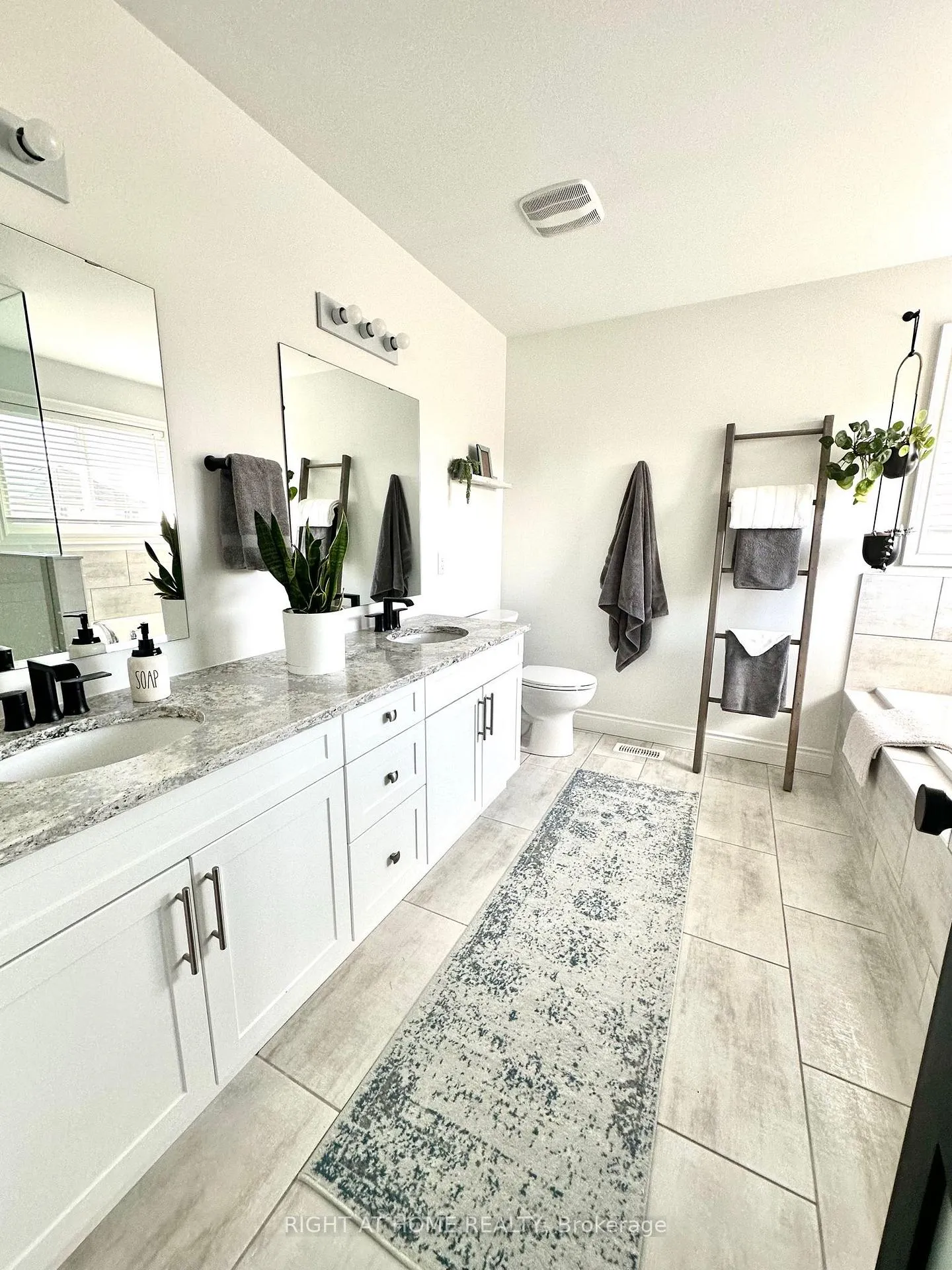 Photo 11 of 1536 Dunedin Crescent, Oshawa, Taunton — HOMEH