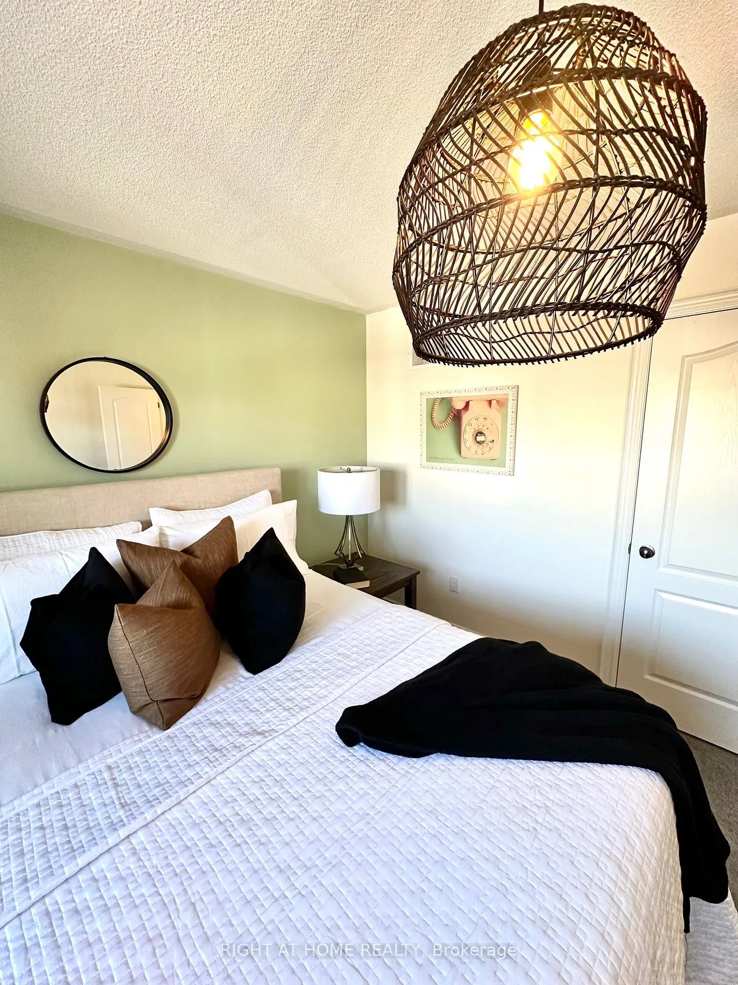 Photo 14 of 1536 Dunedin Crescent, Oshawa, Taunton — HOMEH