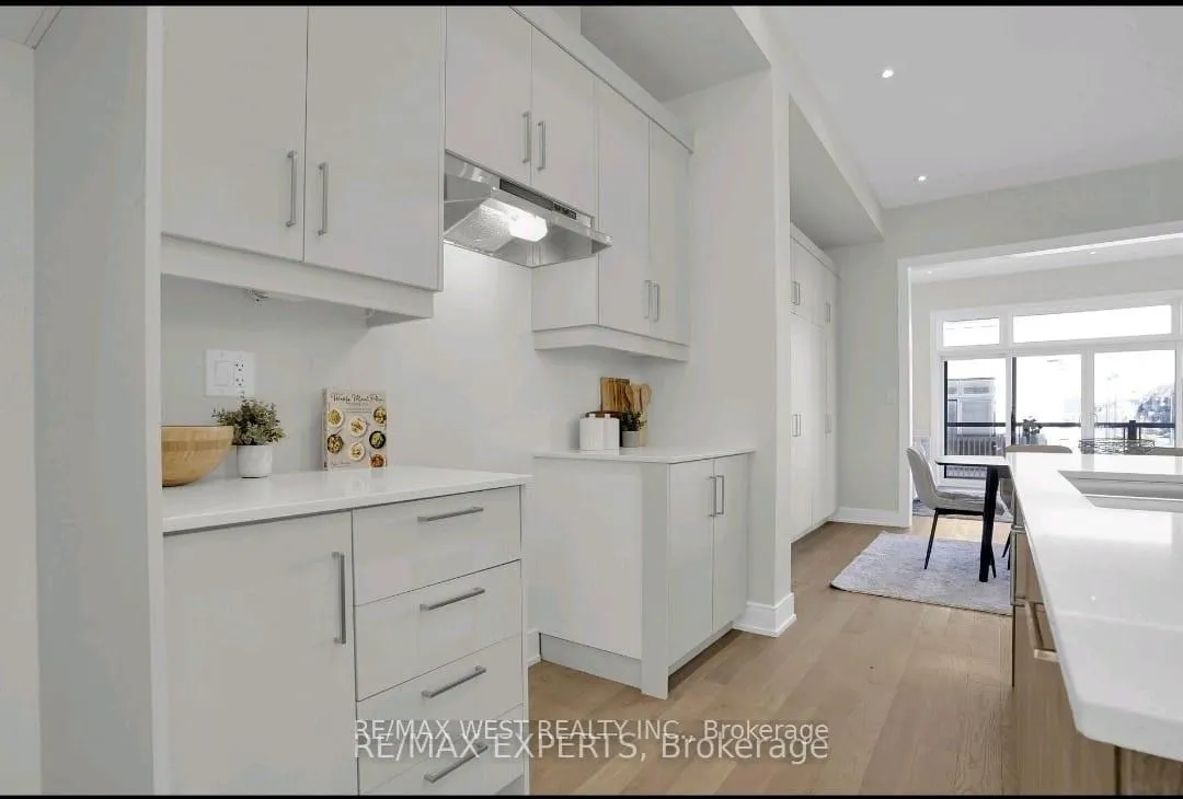 Photo 5 of 158 Sandwell Street, Vaughan, Vellore Village — HOMEH