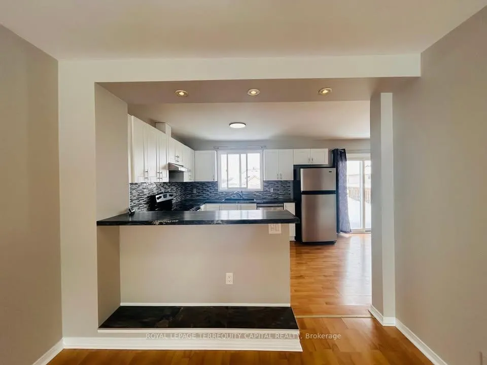 Photo 4 of Unit Upper, 46 Gosney Crescent, Barrie, Painswick North — HOMEH