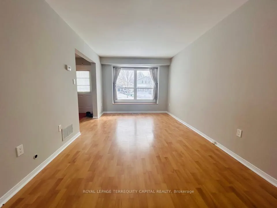 Photo 6 of Unit Upper, 46 Gosney Crescent, Barrie, Painswick North — HOMEH