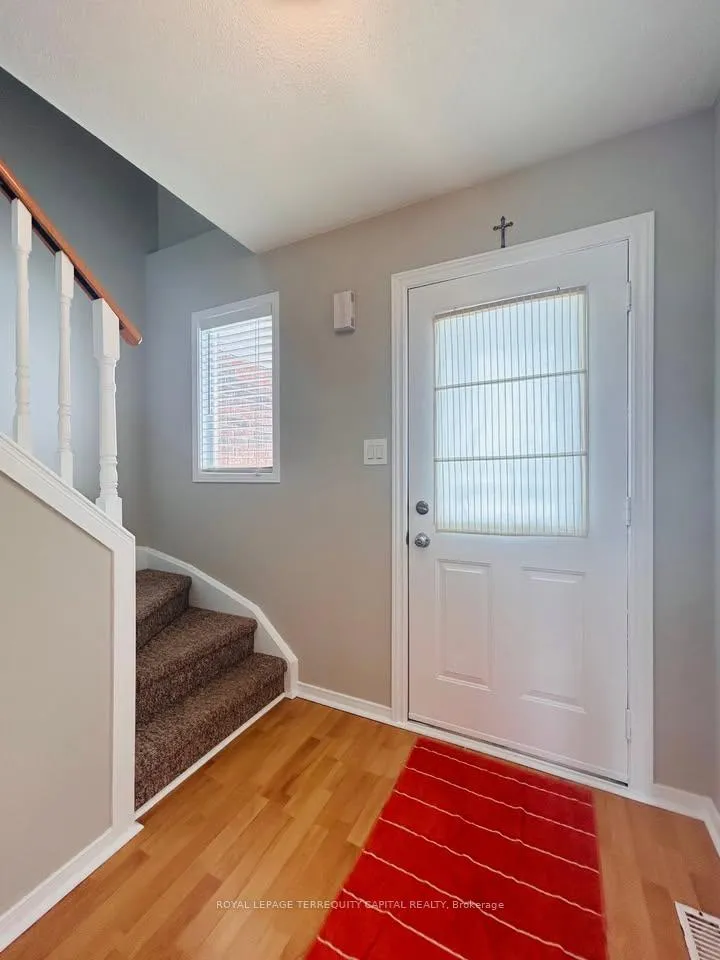 Photo 7 of Unit Upper, 46 Gosney Crescent, Barrie, Painswick North — HOMEH