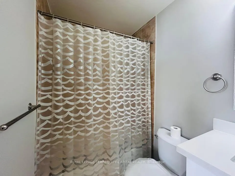Photo 9 of Unit Upper, 46 Gosney Crescent, Barrie, Painswick North — HOMEH