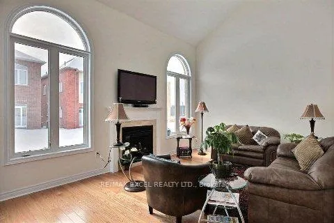Photo 7 of 320 Carrier Crescent, Vaughan, Patterson — HOMEH