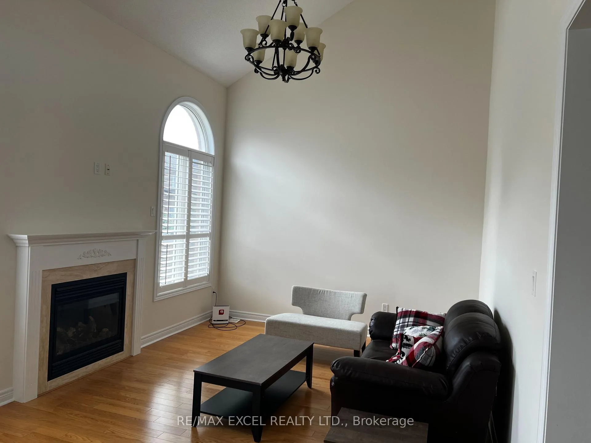 Photo 8 of 320 Carrier Crescent, Vaughan, Patterson — HOMEH