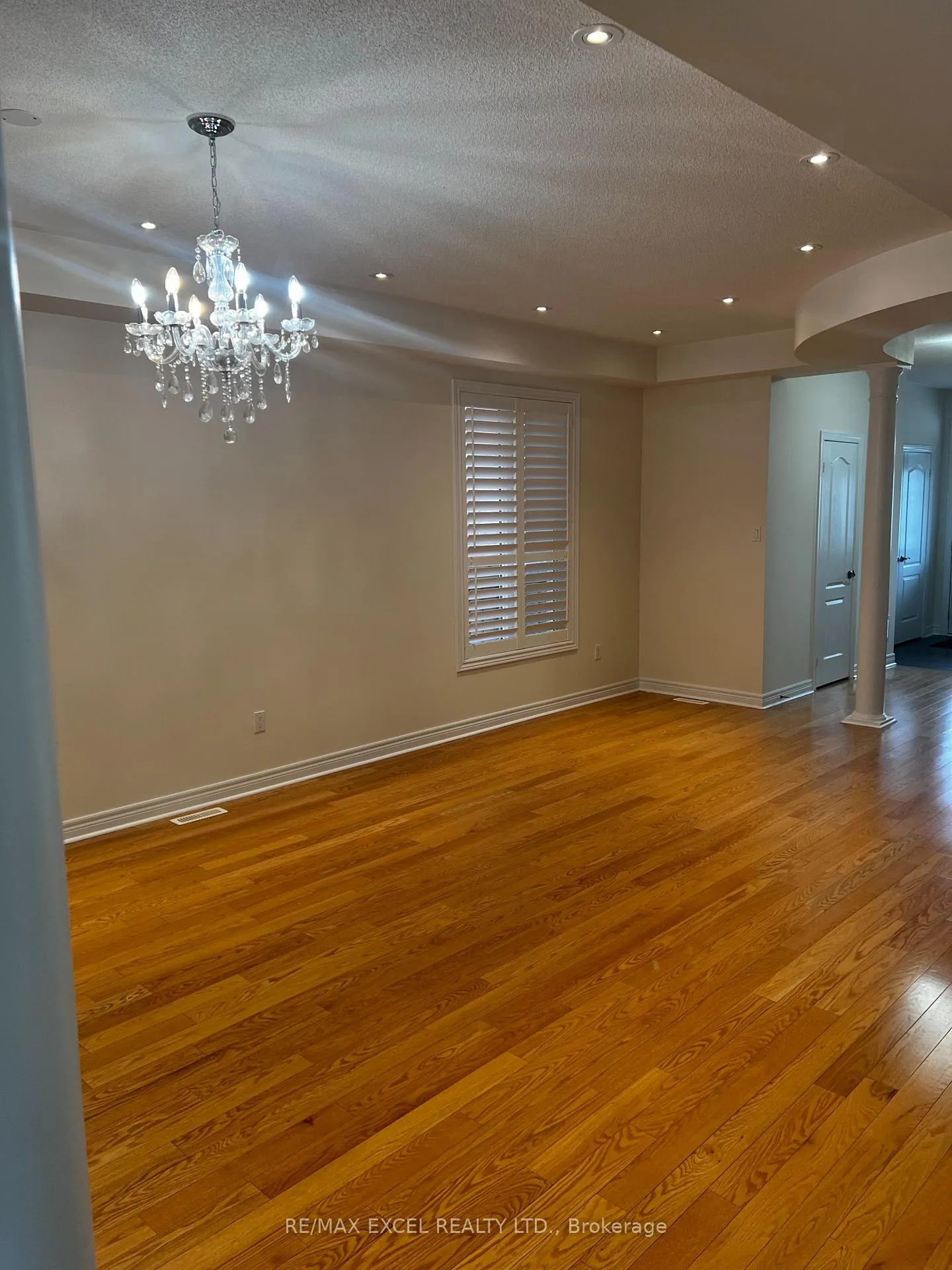 Photo 9 of 320 Carrier Crescent, Vaughan, Patterson — HOMEH