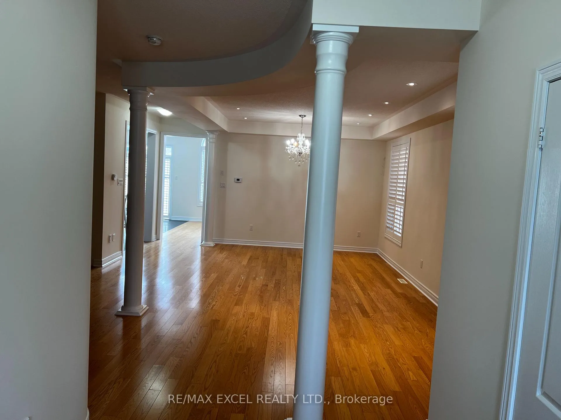 Photo 10 of 320 Carrier Crescent, Vaughan, Patterson — HOMEH