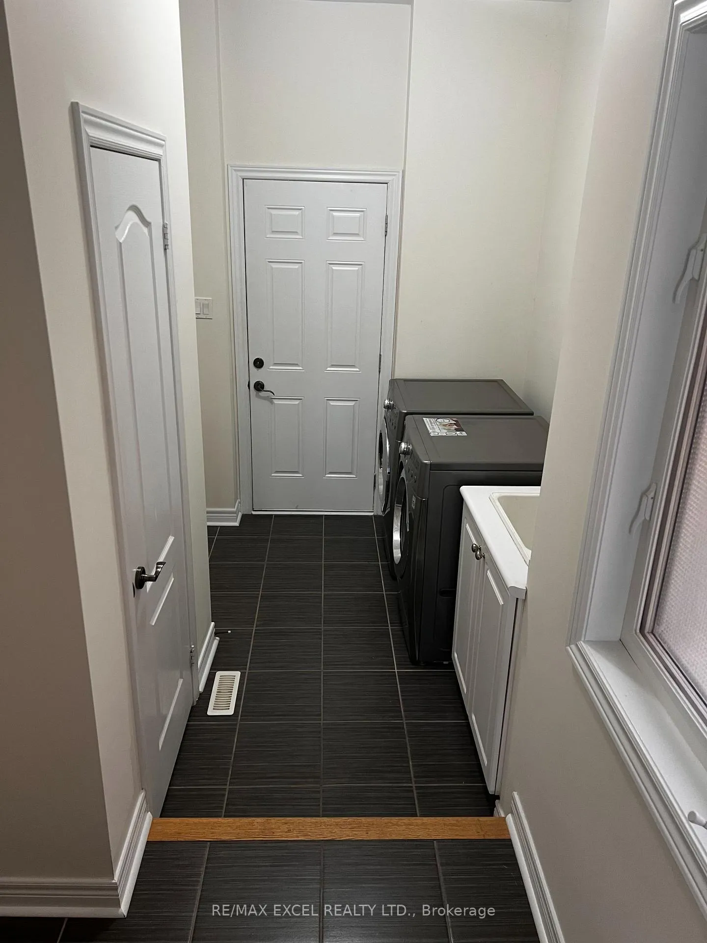 Photo 18 of 320 Carrier Crescent, Vaughan, Patterson — HOMEH