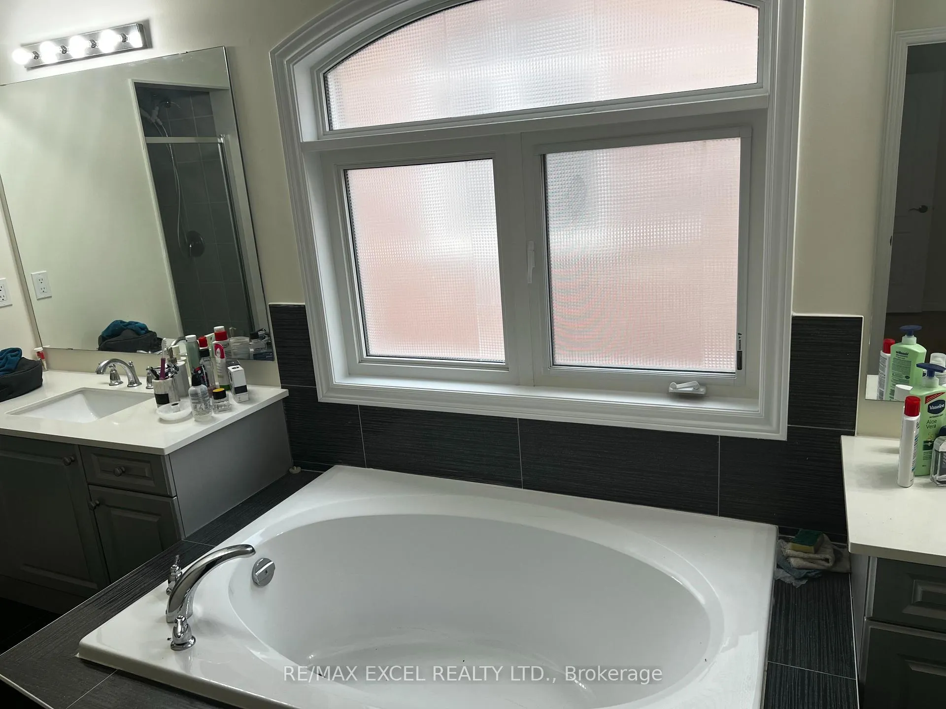 Photo 19 of 320 Carrier Crescent, Vaughan, Patterson — HOMEH