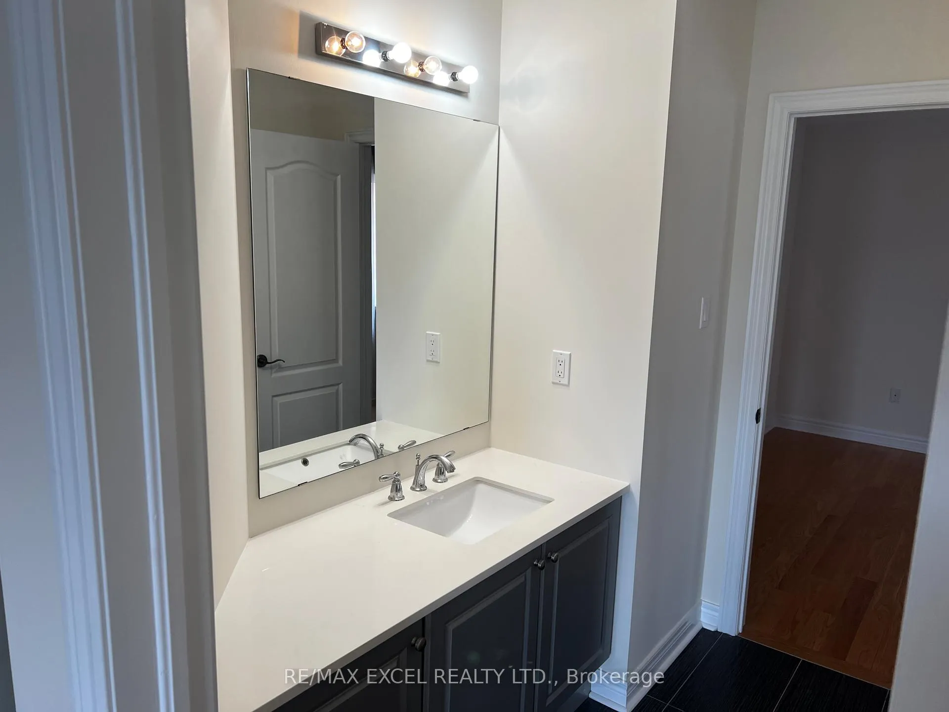 Photo 23 of 320 Carrier Crescent, Vaughan, Patterson — HOMEH