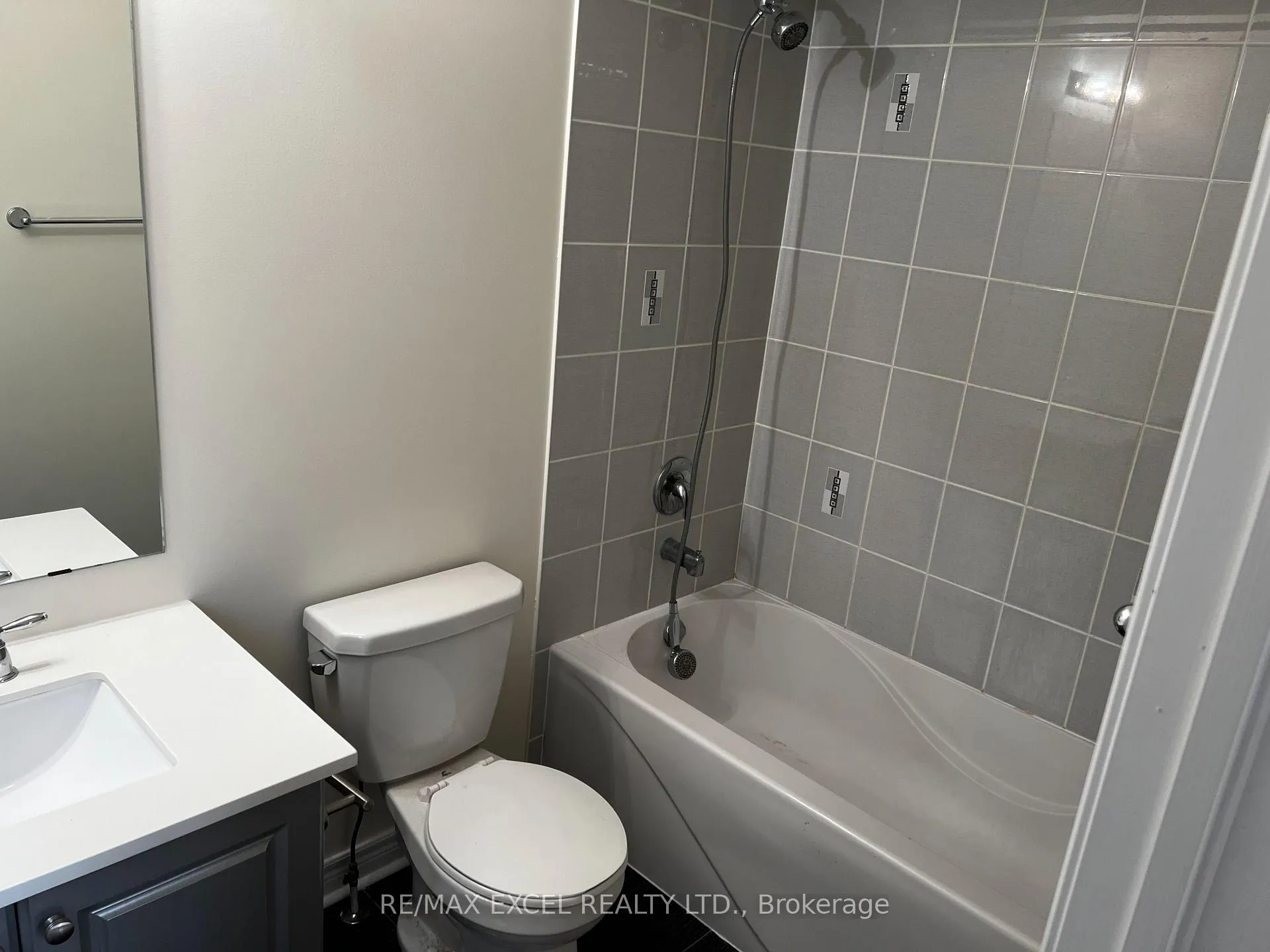 Photo 26 of 320 Carrier Crescent, Vaughan, Patterson — HOMEH