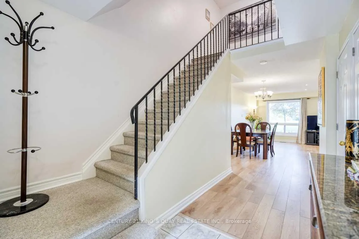 Photo 4 of 42 Knightsbridge Way, Markham, Markham Village — HOMEH