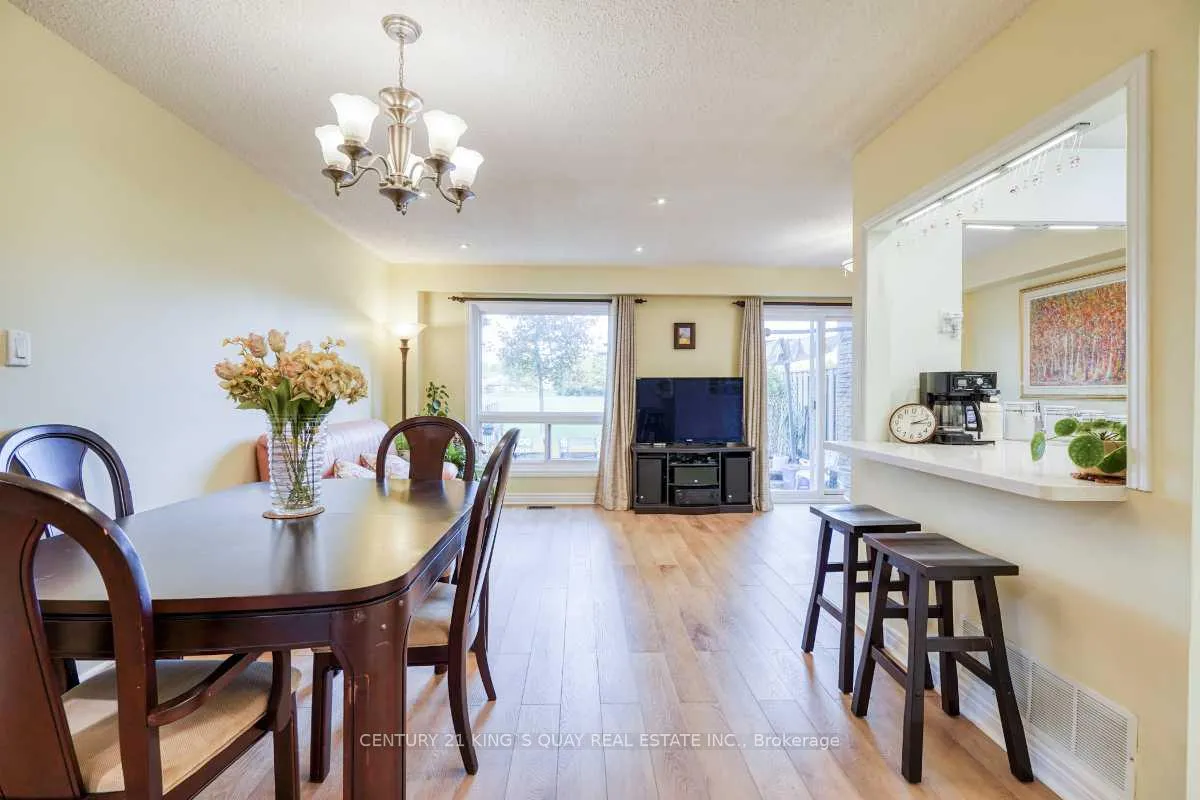 Photo 6 of 42 Knightsbridge Way, Markham, Markham Village — HOMEH