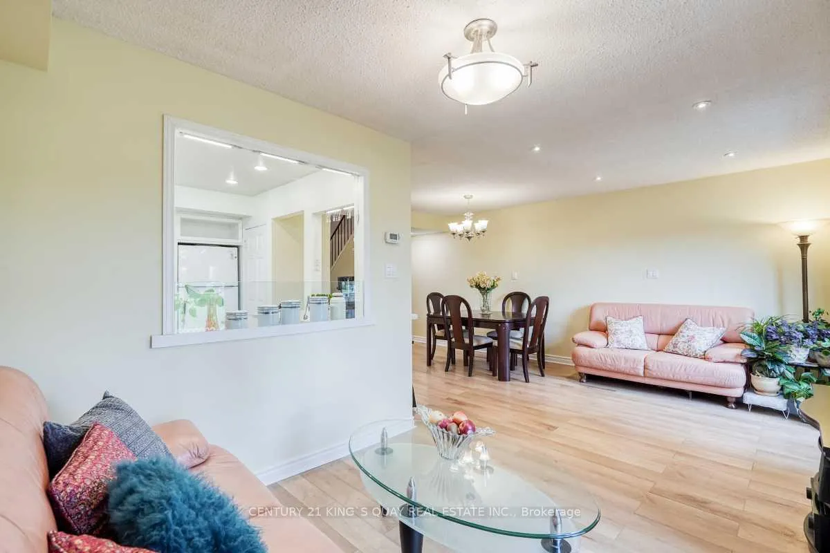 Photo 10 of 42 Knightsbridge Way, Markham, Markham Village — HOMEH
