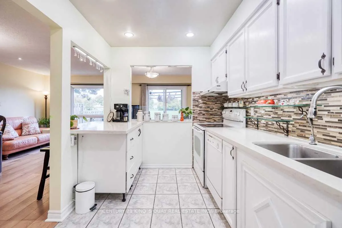 Photo 13 of 42 Knightsbridge Way, Markham, Markham Village — HOMEH
