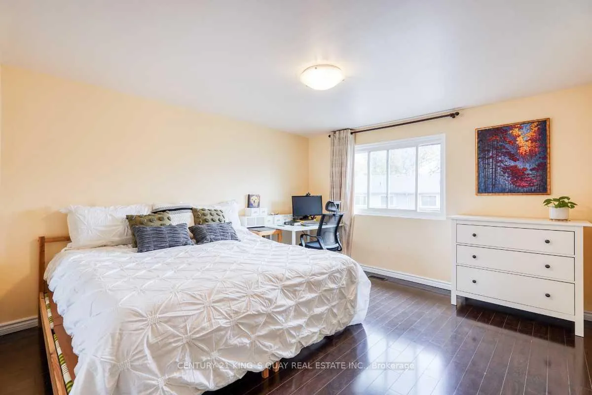 Photo 18 of 42 Knightsbridge Way, Markham, Markham Village — HOMEH