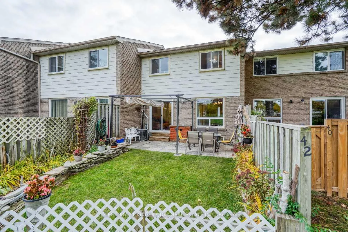 Photo 30 of 42 Knightsbridge Way, Markham, Markham Village — HOMEH